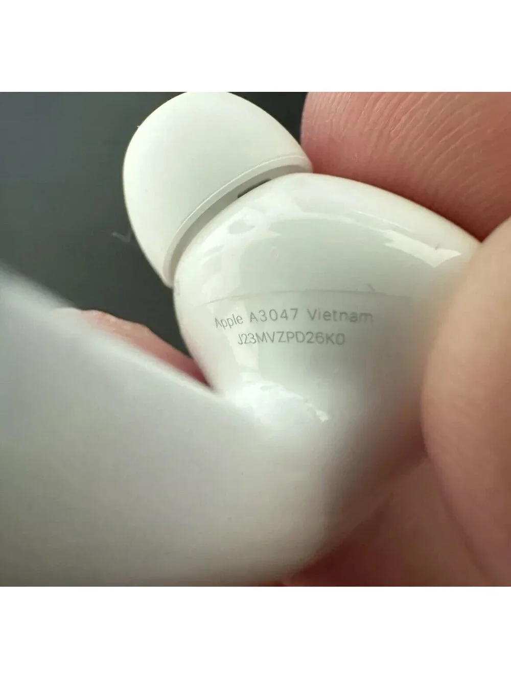 AirPods Pro 2nd Generation USB C Right Side AirPod Replacement A2698